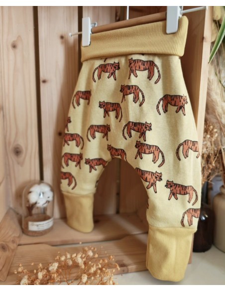 Pantalon évolutif bio - Tigre fond jaune pâle côtelé