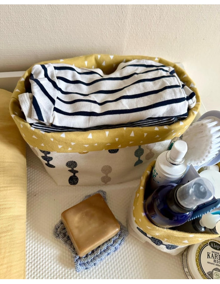 Panier L contenant des body 24 mois Panier L contenant des body 24 mois