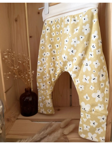 Pantalon évolutif bio - Fleur fond jaune pâle...